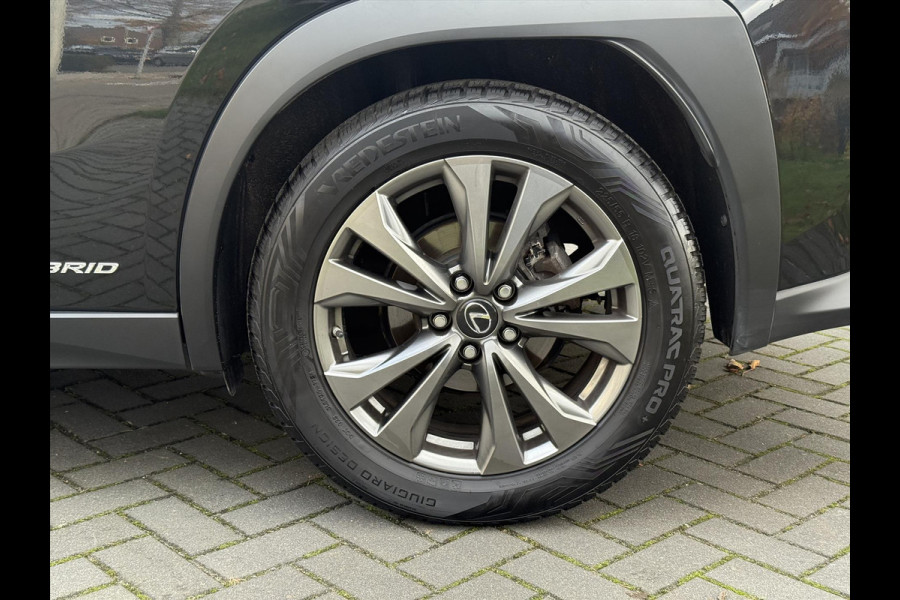 Lexus UX 250h F Sport Line | Trekhaak, Head up display, Parkeersensoren, 18 inch, Elektrische bedienbare stoel, Stoel + Stuurverwarming
