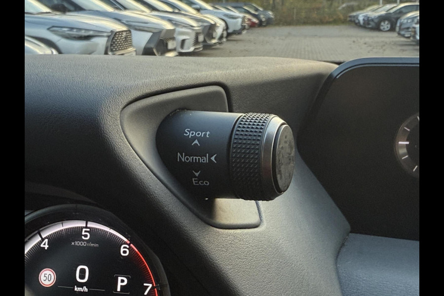 Lexus UX 250h F Sport Line | Trekhaak, Head up display, Parkeersensoren, 18 inch, Elektrische bedienbare stoel, Stoel + Stuurverwarming