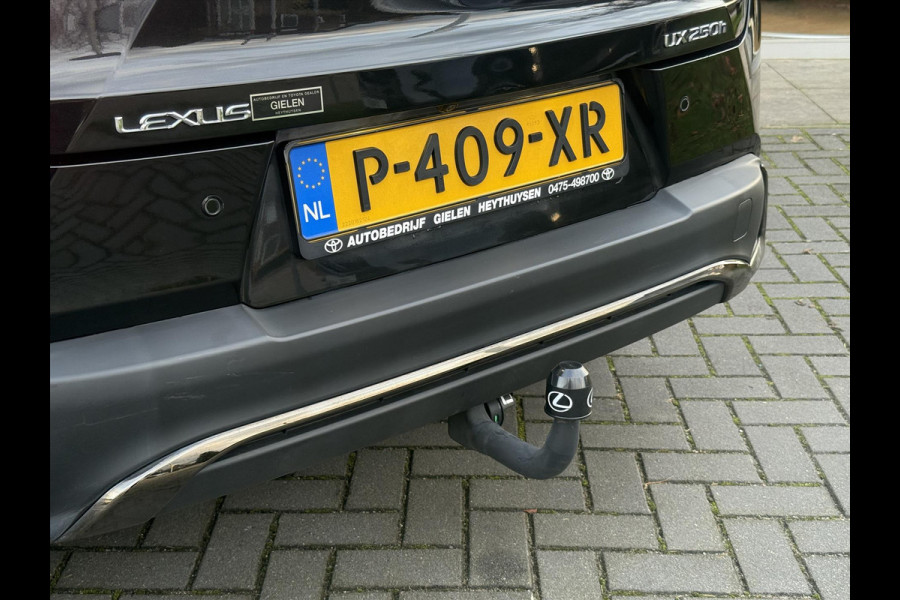 Lexus UX 250h F Sport Line | Trekhaak, Head up display, Parkeersensoren, 18 inch, Elektrische bedienbare stoel, Stoel + Stuurverwarming