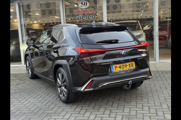 Lexus UX 250h F Sport Line | Trekhaak, Head up display, Parkeersensoren, 18 inch, Elektrische bedienbare stoel, Stoel + Stuurverwarming