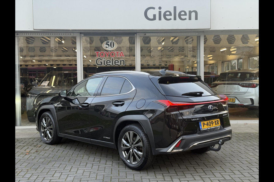 Lexus UX 250h F Sport Line | Trekhaak, Head up display, Parkeersensoren, 18 inch, Elektrische bedienbare stoel, Stoel + Stuurverwarming