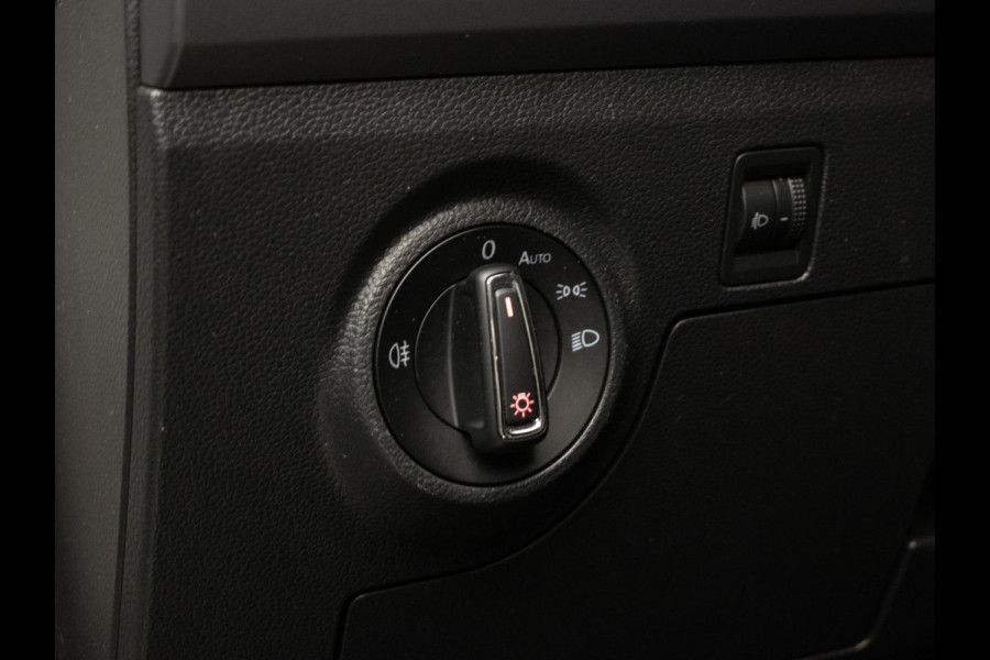 Seat Ibiza 1.0 TSI Style Sport (APPLE CARPLAY,NAVI,LED,CAMERA,PDC,GETINT,SPORTSTOELEN,CLIMATE,NETTESTAAT)