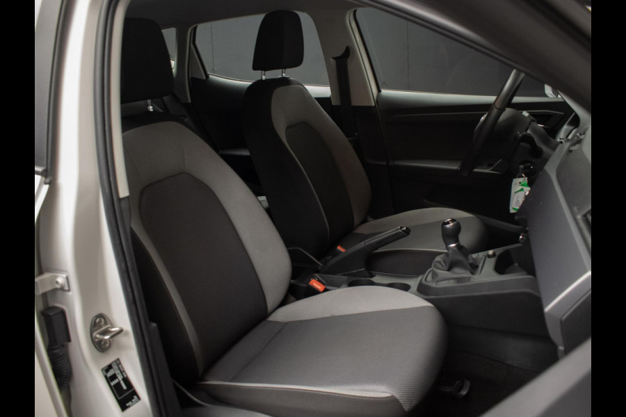 Seat Ibiza 1.0 TSI Style Sport (APPLE CARPLAY,NAVI,LED,CAMERA,PDC,GETINT,SPORTSTOELEN,CLIMATE,NETTESTAAT)