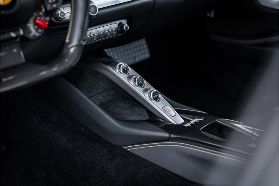 Ferrari 812 6.5 V12 Superfast HELE - Racing seats l Passenger display l JBL