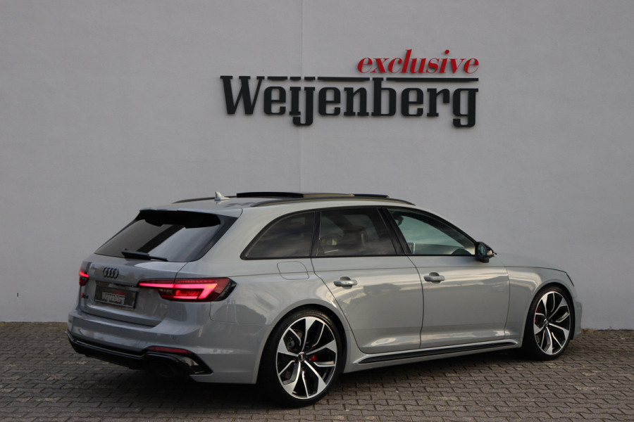 Audi RS4 2.9 TFSI Quattro Matrix Pano Massage Carbon