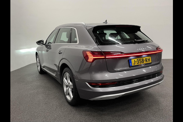 Audi e-tron e-tron 50 quattro Launch edition plus 71 kWh Panoramadak Navigatie Apple Carplay/Android Auto Parkeersensoren Adaptive Cruise Control Memory stoelen Leder Stoelverwarming Climate Control