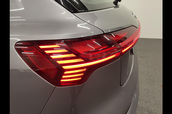 Audi e-tron e-tron 50 quattro Launch edition plus 71 kWh Panoramadak Navigatie Apple Carplay/Android Auto Parkeersensoren Adaptive Cruise Control Memory stoelen Leder Stoelverwarming Climate Control