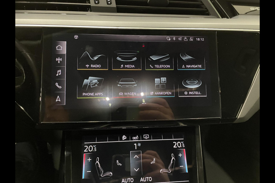 Audi e-tron e-tron 50 quattro Launch edition plus 71 kWh Panoramadak Navigatie Apple Carplay/Android Auto Parkeersensoren Adaptive Cruise Control Memory stoelen Leder Stoelverwarming Climate Control