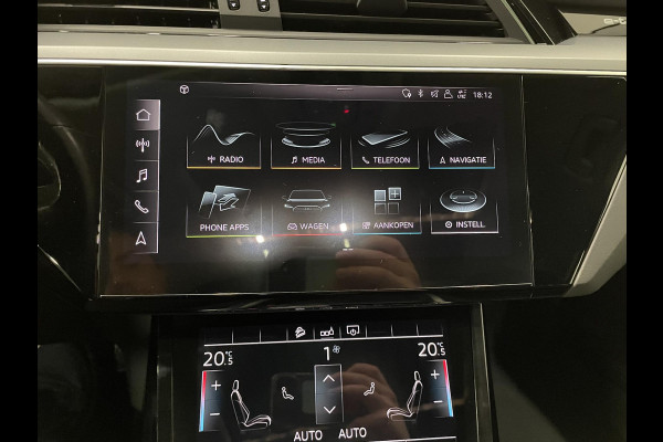 Audi e-tron e-tron 50 quattro Launch edition plus 71 kWh Panoramadak Navigatie Apple Carplay/Android Auto Parkeersensoren Adaptive Cruise Control Memory stoelen Leder Stoelverwarming Climate Control