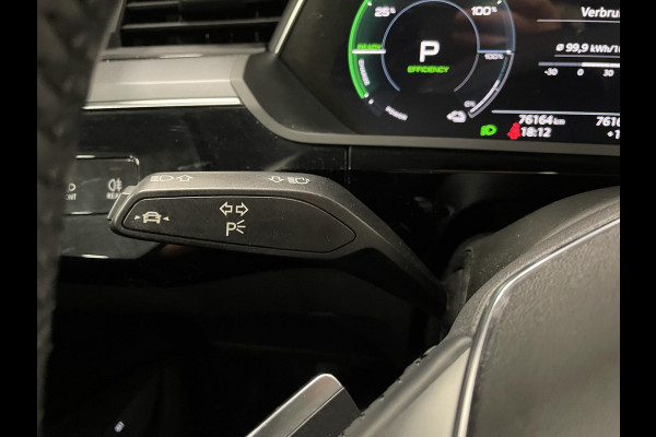 Audi e-tron e-tron 50 quattro Launch edition plus 71 kWh Panoramadak Navigatie Apple Carplay/Android Auto Parkeersensoren Adaptive Cruise Control Memory stoelen Leder Stoelverwarming Climate Control