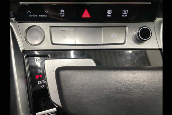 Audi e-tron e-tron 50 quattro Launch edition plus 71 kWh Panoramadak Navigatie Apple Carplay/Android Auto Parkeersensoren Adaptive Cruise Control Memory stoelen Leder Stoelverwarming Climate Control