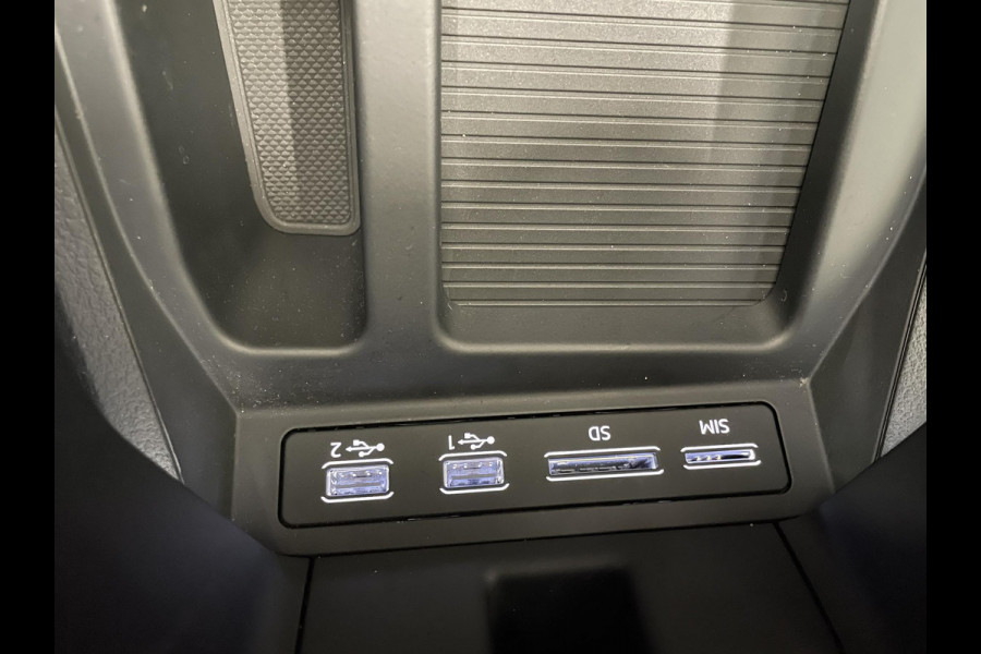 Audi e-tron e-tron 50 quattro Launch edition plus 71 kWh Panoramadak Navigatie Apple Carplay/Android Auto Parkeersensoren Adaptive Cruise Control Memory stoelen Leder Stoelverwarming Climate Control