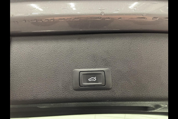 Audi e-tron e-tron 50 quattro Launch edition plus 71 kWh Panoramadak Navigatie Apple Carplay/Android Auto Parkeersensoren Adaptive Cruise Control Memory stoelen Leder Stoelverwarming Climate Control