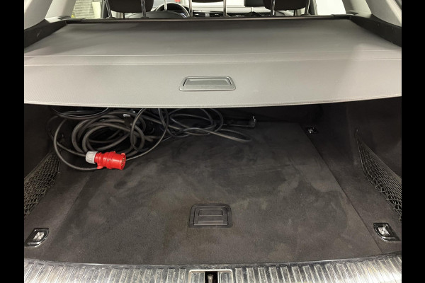 Audi e-tron e-tron 50 quattro Launch edition plus 71 kWh Panoramadak Navigatie Apple Carplay/Android Auto Parkeersensoren Adaptive Cruise Control Memory stoelen Leder Stoelverwarming Climate Control