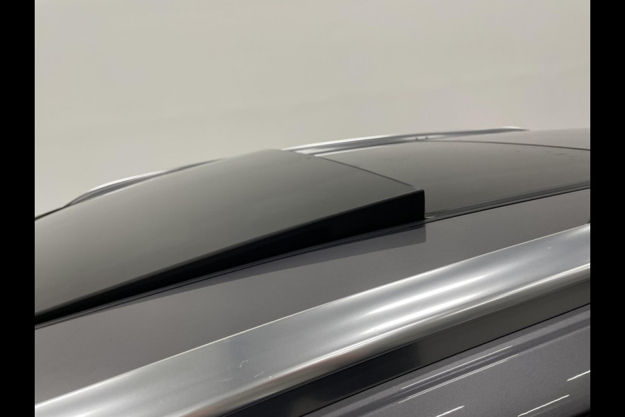 Audi e-tron e-tron 50 quattro Launch edition plus 71 kWh Panoramadak Navigatie Apple Carplay/Android Auto Parkeersensoren Adaptive Cruise Control Memory stoelen Leder Stoelverwarming Climate Control