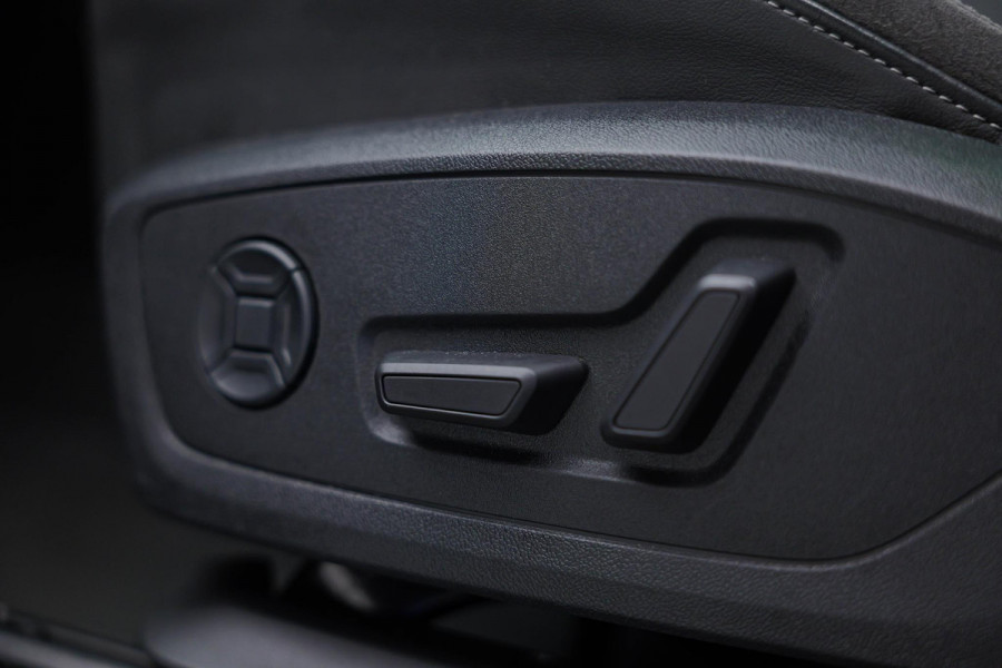 Audi Q3 Sportback 45 TFSI e Business Edition |Pano|Dodehoek|ACC|Elek. Stoelen|Ambient|