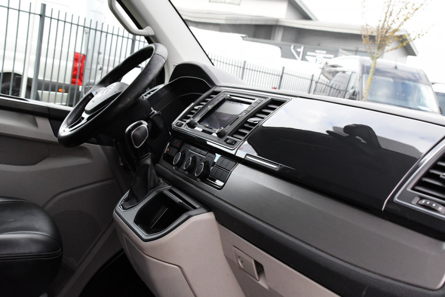 Volkswagen Transporter 2.0 TDI L2H1 Black Edition Highline Adaptieve Cruise, Camera, Carplay, Leder, Trekhaak, Sensoren, 150pk, Automaat, Uniek!