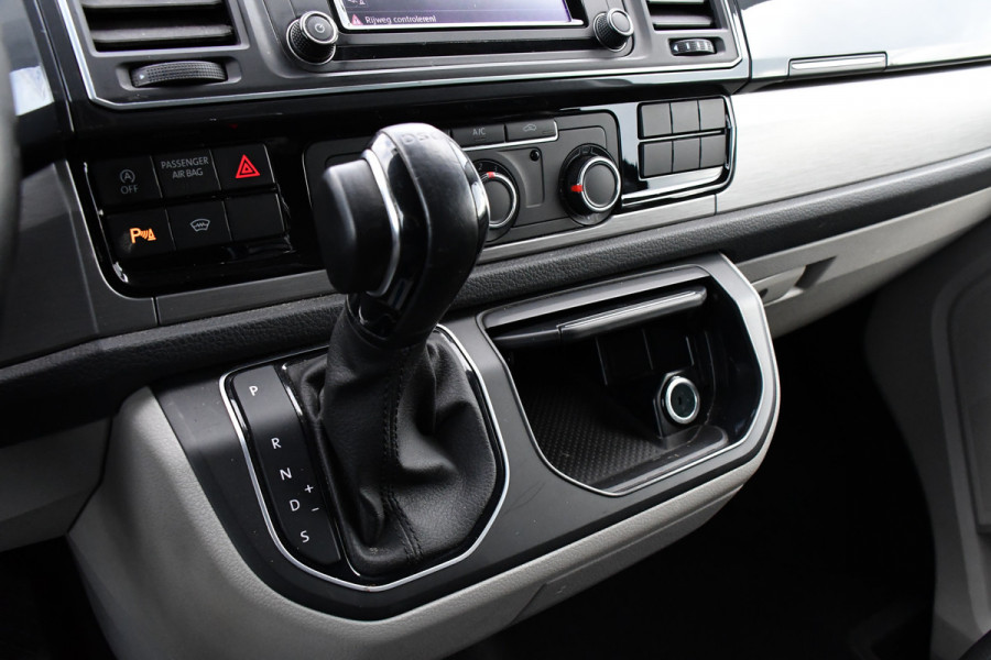 Volkswagen Transporter 2.0 TDI L2H1 Black Edition Highline Adaptieve Cruise, Camera, Carplay, Leder, Trekhaak, Sensoren, 150pk, Automaat, Uniek!