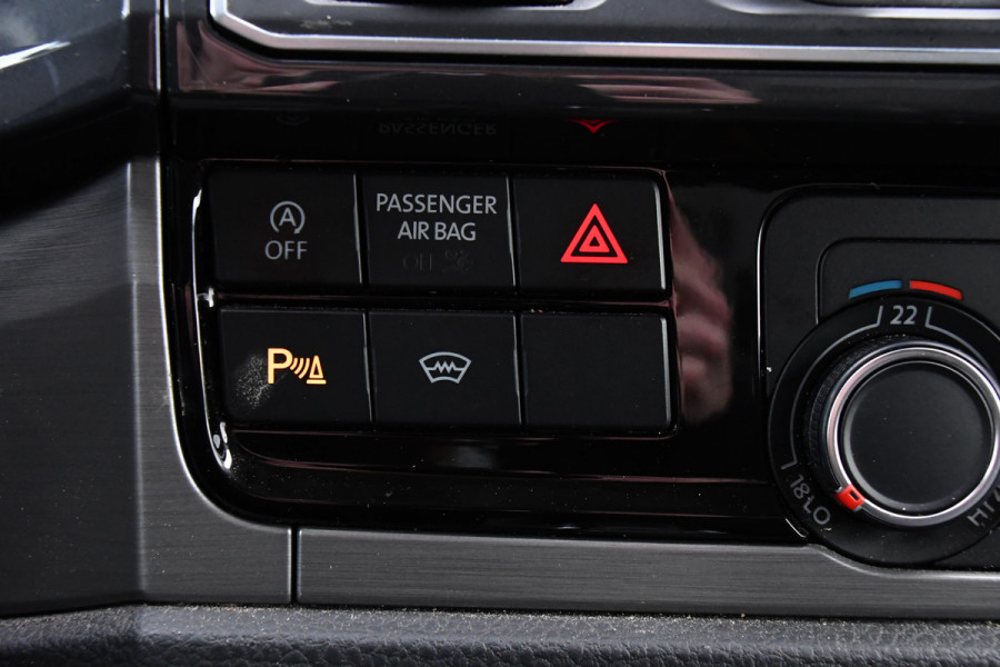 Volkswagen Transporter 2.0 TDI L2H1 Black Edition Highline Adaptieve Cruise, Camera, Carplay, Leder, Trekhaak, Sensoren, 150pk, Automaat, Uniek!