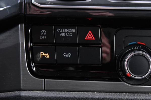 Volkswagen Transporter 2.0 TDI L2H1 Black Edition Highline Adaptieve Cruise, Camera, Carplay, Leder, Trekhaak, Sensoren, 150pk, Automaat, Uniek!