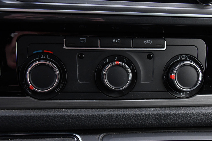 Volkswagen Transporter 2.0 TDI L2H1 Black Edition Highline Adaptieve Cruise, Camera, Carplay, Leder, Trekhaak, Sensoren, 150pk, Automaat, Uniek!