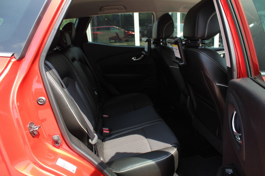 Renault Kadjar 1.2 TCe Intens / Trekhaak / Navigatie / Parkeerhulp V+A / Cruise Control / DAB / Keyless entry / 17'' / Stoelverwarming