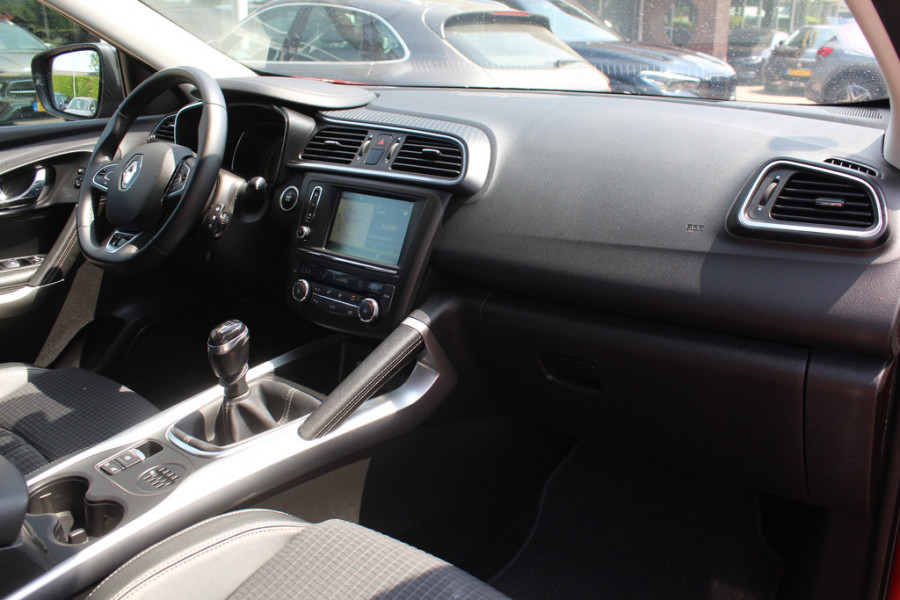 Renault Kadjar 1.2 TCe Intens / Trekhaak / Navigatie / Parkeerhulp V+A / Cruise Control / DAB / Keyless entry / 17'' / Stoelverwarming