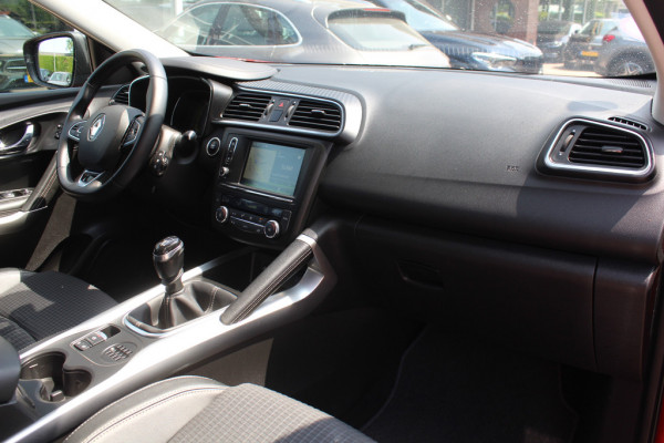 Renault Kadjar 1.2 TCe Intens / Trekhaak / Navigatie / Parkeerhulp V+A / Cruise Control / DAB / Keyless entry / 17'' / Stoelverwarming