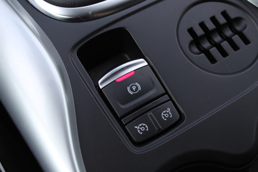 Renault Kadjar 1.2 TCe Intens / Trekhaak / Navigatie / Parkeerhulp V+A / Cruise Control / DAB / Keyless entry / 17'' / Stoelverwarming