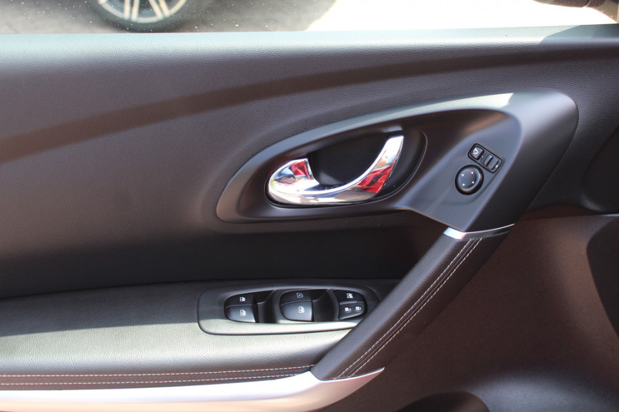 Renault Kadjar 1.2 TCe Intens / Trekhaak / Navigatie / Parkeerhulp V+A / Cruise Control / DAB / Keyless entry / 17'' / Stoelverwarming