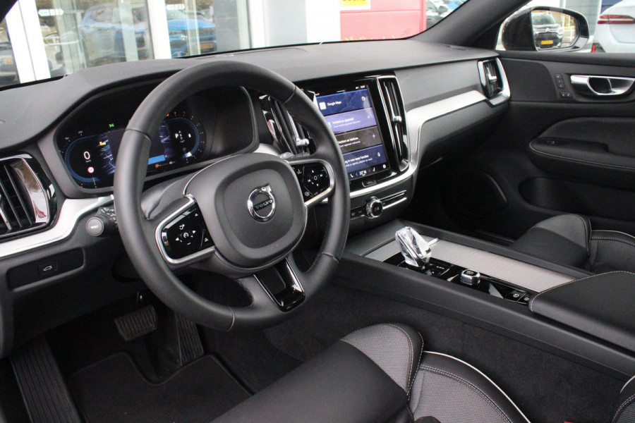 Volvo V60 2.0 B4 211PK PLUS DARK |19" 5-MULTI SPAAKS BLACK DIAMOND CUT LICHTMETALEN VELGEN  | PILOT ASSIST | REMOTE START | APPLE CARPLAY / ANDROID AUTO | NAVIGATIE BY GOOGLE | DRAADLOZE TELEFOONLADER | PARK ASSIST - ACHTERUITRIJCAMERA EN PAKEERSENSOREN VOOR + ACHTER |  ADAPTIEVE CRUISECONTROL | R-DESIGN BEKLEDING MET NAPPA LEDER I.C.M. OPEN GRID TEXTIEL | POWERSEATS - BEIDE VOORSTOELEN ELEKTRISCH VERSTELBAAR MET GEHEUGENFUNCTIE | STOELVERWARMING | SFEERVERLICHTING | LIGHTING PACK - FULL LED KOPLAMPEN MET ACTIEF GROOTLICHT EN KOPLAMPSPROEIERS | LED MISTLAMPEN | INTELLSAFE SURROU