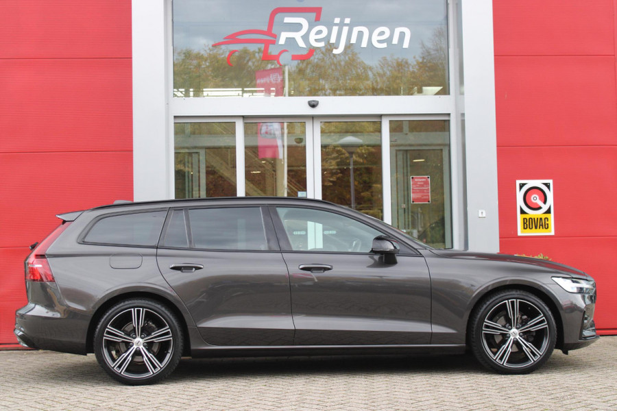 Volvo V60 2.0 B4 211PK PLUS DARK |19" 5-MULTI SPAAKS BLACK DIAMOND CUT LICHTMETALEN VELGEN  | PILOT ASSIST | REMOTE START | APPLE CARPLAY / ANDROID AUTO | NAVIGATIE BY GOOGLE | DRAADLOZE TELEFOONLADER | PARK ASSIST - ACHTERUITRIJCAMERA EN PAKEERSENSOREN VOOR + ACHTER |  ADAPTIEVE CRUISECONTROL | R-DESIGN BEKLEDING MET NAPPA LEDER I.C.M. OPEN GRID TEXTIEL | POWERSEATS - BEIDE VOORSTOELEN ELEKTRISCH VERSTELBAAR MET GEHEUGENFUNCTIE | STOELVERWARMING | SFEERVERLICHTING | LIGHTING PACK - FULL LED KOPLAMPEN MET ACTIEF GROOTLICHT EN KOPLAMPSPROEIERS | LED MISTLAMPEN | INTELLSAFE SURROU