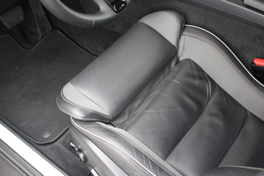 Volvo V60 2.0 B4 211PK PLUS DARK |19" 5-MULTI SPAAKS BLACK DIAMOND CUT LICHTMETALEN VELGEN  | PILOT ASSIST | REMOTE START | APPLE CARPLAY / ANDROID AUTO | NAVIGATIE BY GOOGLE | DRAADLOZE TELEFOONLADER | PARK ASSIST - ACHTERUITRIJCAMERA EN PAKEERSENSOREN VOOR + ACHTER |  ADAPTIEVE CRUISECONTROL | R-DESIGN BEKLEDING MET NAPPA LEDER I.C.M. OPEN GRID TEXTIEL | POWERSEATS - BEIDE VOORSTOELEN ELEKTRISCH VERSTELBAAR MET GEHEUGENFUNCTIE | STOELVERWARMING | SFEERVERLICHTING | LIGHTING PACK - FULL LED KOPLAMPEN MET ACTIEF GROOTLICHT EN KOPLAMPSPROEIERS | LED MISTLAMPEN | INTELLSAFE SURROU