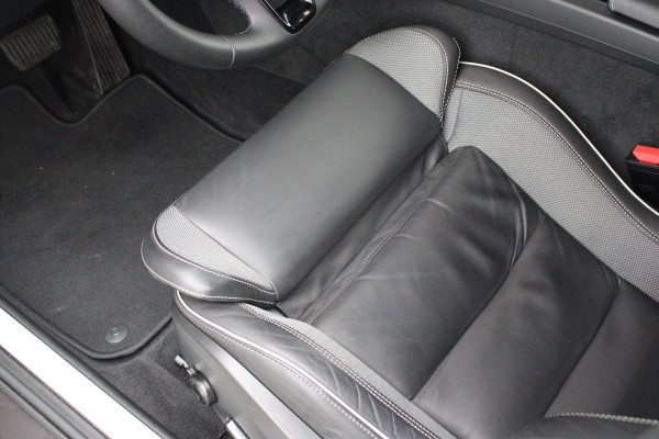 Volvo V60 2.0 B4 211PK PLUS DARK |19" 5-MULTI SPAAKS BLACK DIAMOND CUT LICHTMETALEN VELGEN  | PILOT ASSIST | REMOTE START | APPLE CARPLAY / ANDROID AUTO | NAVIGATIE BY GOOGLE | DRAADLOZE TELEFOONLADER | PARK ASSIST - ACHTERUITRIJCAMERA EN PAKEERSENSOREN VOOR + ACHTER |  ADAPTIEVE CRUISECONTROL | R-DESIGN BEKLEDING MET NAPPA LEDER I.C.M. OPEN GRID TEXTIEL | POWERSEATS - BEIDE VOORSTOELEN ELEKTRISCH VERSTELBAAR MET GEHEUGENFUNCTIE | STOELVERWARMING | SFEERVERLICHTING | LIGHTING PACK - FULL LED KOPLAMPEN MET ACTIEF GROOTLICHT EN KOPLAMPSPROEIERS | LED MISTLAMPEN | INTELLSAFE SURROU