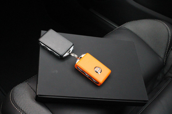 Volvo V60 2.0 B4 211PK PLUS DARK |19" 5-MULTI SPAAKS BLACK DIAMOND CUT LICHTMETALEN VELGEN  | PILOT ASSIST | REMOTE START | APPLE CARPLAY / ANDROID AUTO | NAVIGATIE BY GOOGLE | DRAADLOZE TELEFOONLADER | PARK ASSIST - ACHTERUITRIJCAMERA EN PAKEERSENSOREN VOOR + ACHTER |  ADAPTIEVE CRUISECONTROL | R-DESIGN BEKLEDING MET NAPPA LEDER I.C.M. OPEN GRID TEXTIEL | POWERSEATS - BEIDE VOORSTOELEN ELEKTRISCH VERSTELBAAR MET GEHEUGENFUNCTIE | STOELVERWARMING | SFEERVERLICHTING | LIGHTING PACK - FULL LED KOPLAMPEN MET ACTIEF GROOTLICHT EN KOPLAMPSPROEIERS | LED MISTLAMPEN | INTELLSAFE SURROU