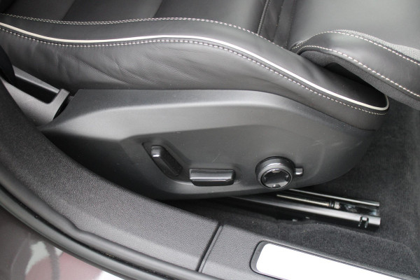 Volvo V60 2.0 B4 211PK PLUS DARK |19" 5-MULTI SPAAKS BLACK DIAMOND CUT LICHTMETALEN VELGEN  | PILOT ASSIST | REMOTE START | APPLE CARPLAY / ANDROID AUTO | NAVIGATIE BY GOOGLE | DRAADLOZE TELEFOONLADER | PARK ASSIST - ACHTERUITRIJCAMERA EN PAKEERSENSOREN VOOR + ACHTER |  ADAPTIEVE CRUISECONTROL | R-DESIGN BEKLEDING MET NAPPA LEDER I.C.M. OPEN GRID TEXTIEL | POWERSEATS - BEIDE VOORSTOELEN ELEKTRISCH VERSTELBAAR MET GEHEUGENFUNCTIE | STOELVERWARMING | SFEERVERLICHTING | LIGHTING PACK - FULL LED KOPLAMPEN MET ACTIEF GROOTLICHT EN KOPLAMPSPROEIERS | LED MISTLAMPEN | INTELLSAFE SURROU