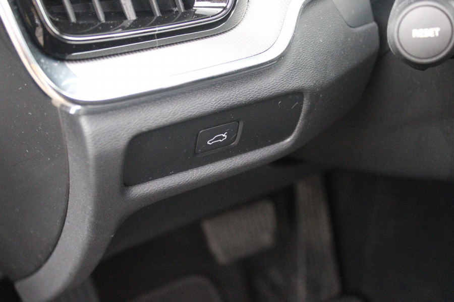 Volvo V60 2.0 B4 211PK PLUS DARK |19" 5-MULTI SPAAKS BLACK DIAMOND CUT LICHTMETALEN VELGEN  | PILOT ASSIST | REMOTE START | APPLE CARPLAY / ANDROID AUTO | NAVIGATIE BY GOOGLE | DRAADLOZE TELEFOONLADER | PARK ASSIST - ACHTERUITRIJCAMERA EN PAKEERSENSOREN VOOR + ACHTER |  ADAPTIEVE CRUISECONTROL | R-DESIGN BEKLEDING MET NAPPA LEDER I.C.M. OPEN GRID TEXTIEL | POWERSEATS - BEIDE VOORSTOELEN ELEKTRISCH VERSTELBAAR MET GEHEUGENFUNCTIE | STOELVERWARMING | SFEERVERLICHTING | LIGHTING PACK - FULL LED KOPLAMPEN MET ACTIEF GROOTLICHT EN KOPLAMPSPROEIERS | LED MISTLAMPEN | INTELLSAFE SURROU