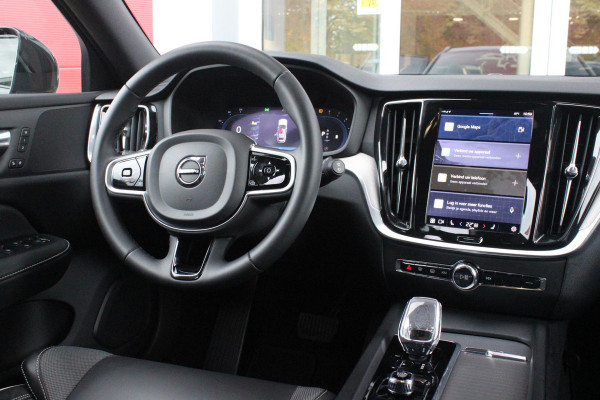 Volvo V60 2.0 B4 211PK PLUS DARK |19" 5-MULTI SPAAKS BLACK DIAMOND CUT LICHTMETALEN VELGEN  | PILOT ASSIST | REMOTE START | APPLE CARPLAY / ANDROID AUTO | NAVIGATIE BY GOOGLE | DRAADLOZE TELEFOONLADER | PARK ASSIST - ACHTERUITRIJCAMERA EN PAKEERSENSOREN VOOR + ACHTER |  ADAPTIEVE CRUISECONTROL | R-DESIGN BEKLEDING MET NAPPA LEDER I.C.M. OPEN GRID TEXTIEL | POWERSEATS - BEIDE VOORSTOELEN ELEKTRISCH VERSTELBAAR MET GEHEUGENFUNCTIE | STOELVERWARMING | SFEERVERLICHTING | LIGHTING PACK - FULL LED KOPLAMPEN MET ACTIEF GROOTLICHT EN KOPLAMPSPROEIERS | LED MISTLAMPEN | INTELLSAFE SURROU