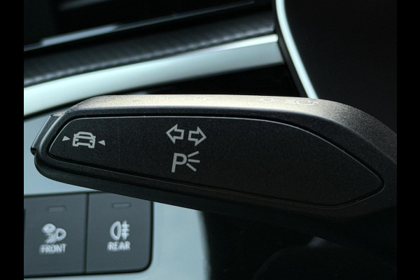 Audi Q3 35 TFSI S edition Automaat | Zwart optiek | Navigatiesysteem | Half-leer | Getint glas | Cruise & climate control | Lane assist