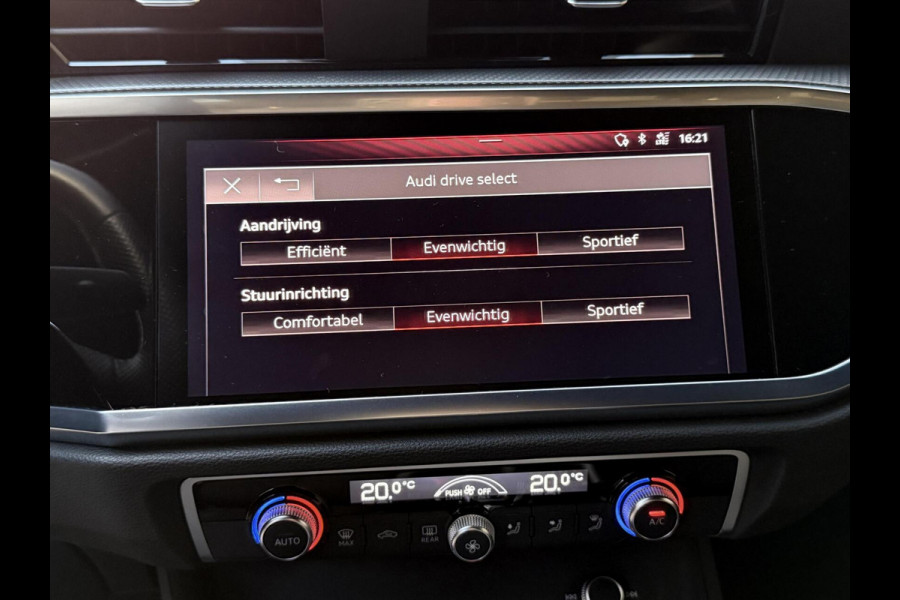 Audi Q3 35 TFSI S edition Automaat | Zwart optiek | Navigatiesysteem | Half-leer | Getint glas | Cruise & climate control | Lane assist