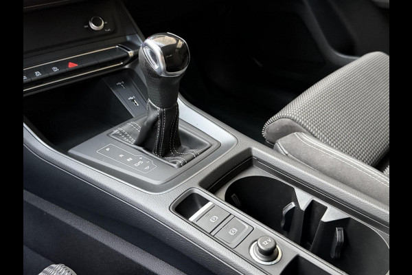 Audi Q3 35 TFSI S edition Automaat | Zwart optiek | Navigatiesysteem | Half-leer | Getint glas | Cruise & climate control | Lane assist