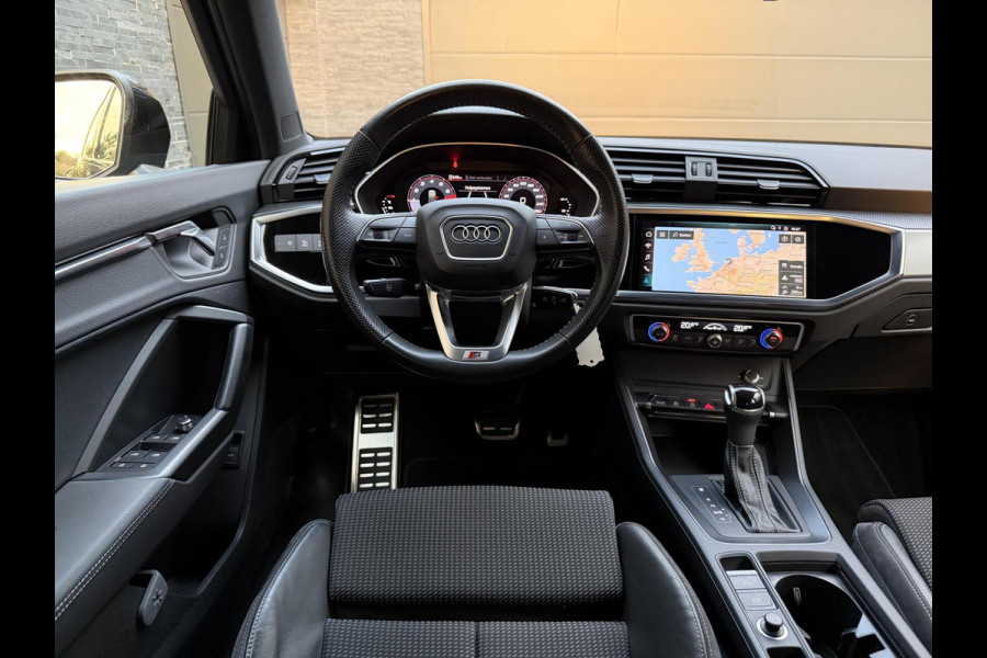 Audi Q3 35 TFSI S edition Automaat | Zwart optiek | Navigatiesysteem | Half-leer | Getint glas | Cruise & climate control | Lane assist