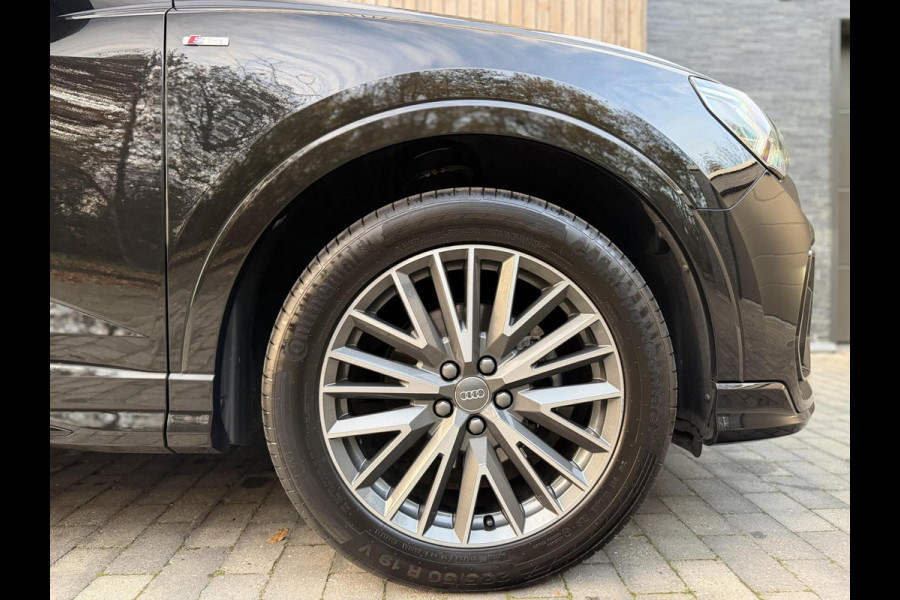 Audi Q3 35 TFSI S edition Automaat | Zwart optiek | Navigatiesysteem | Half-leer | Getint glas | Cruise & climate control | Lane assist