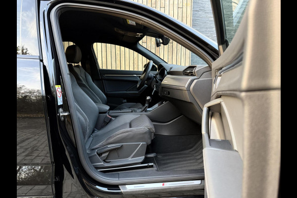 Audi Q3 35 TFSI S edition Automaat | Zwart optiek | Navigatiesysteem | Half-leer | Getint glas | Cruise & climate control | Lane assist