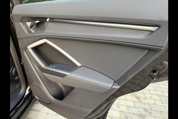 Audi Q3 35 TFSI S edition Automaat | Zwart optiek | Navigatiesysteem | Half-leer | Getint glas | Cruise & climate control | Lane assist