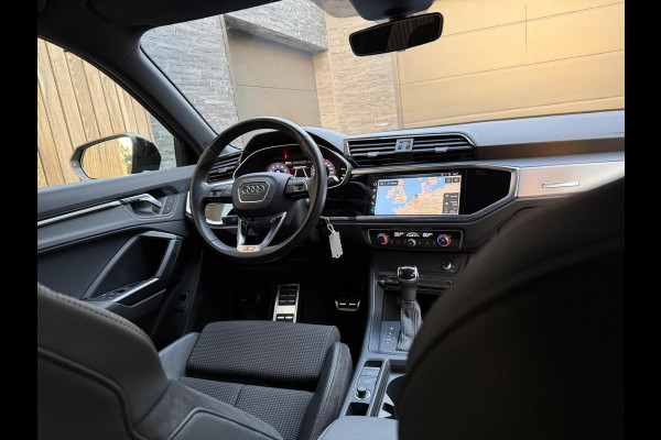 Audi Q3 35 TFSI S edition Automaat | Zwart optiek | Navigatiesysteem | Half-leer | Getint glas | Cruise & climate control | Lane assist