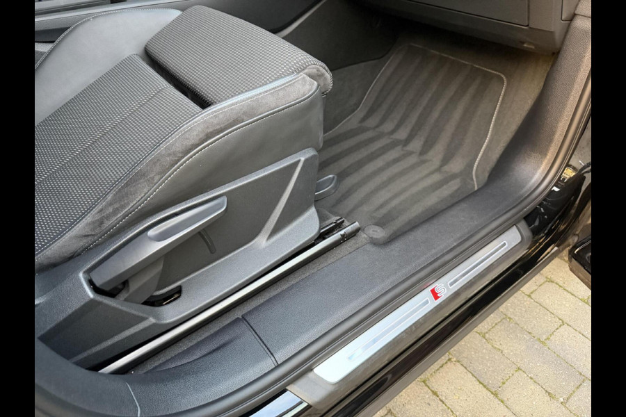 Audi Q3 35 TFSI S edition Automaat | Zwart optiek | Navigatiesysteem | Half-leer | Getint glas | Cruise & climate control | Lane assist
