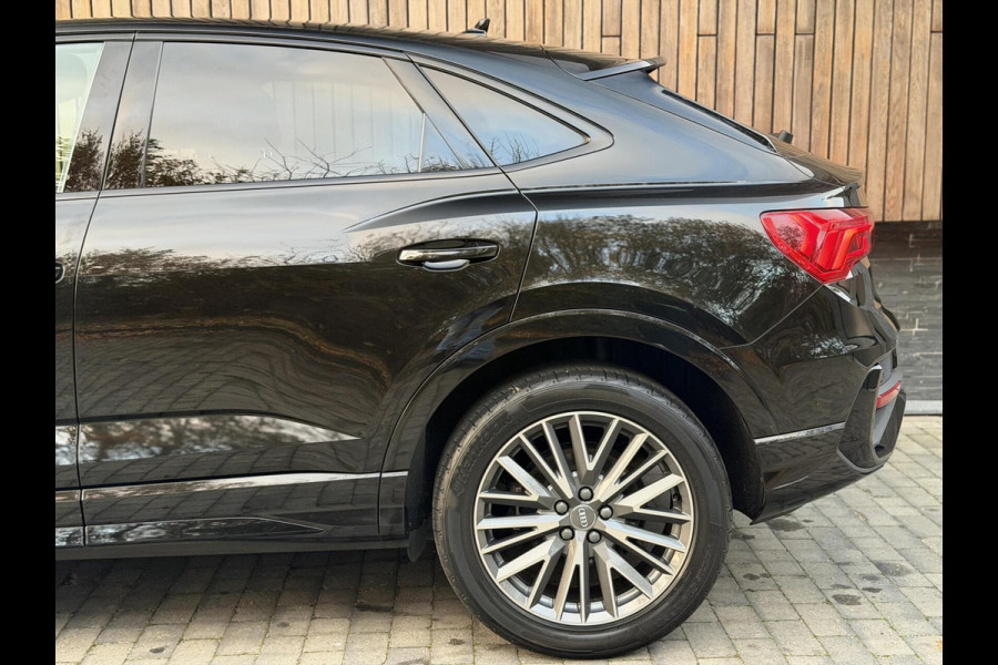 Audi Q3 35 TFSI S edition Automaat | Zwart optiek | Navigatiesysteem | Half-leer | Getint glas | Cruise & climate control | Lane assist