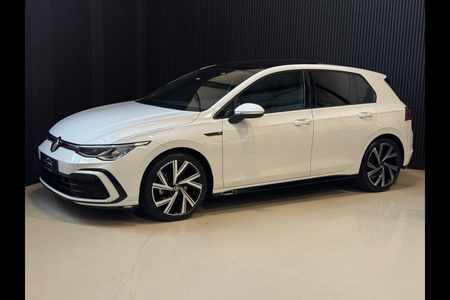 Volkswagen Golf 1.5 TSI R-Line | PANORAMA | CAMERA | LAGE KM!