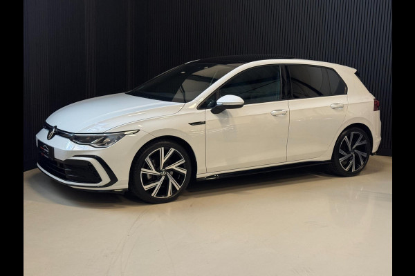 Volkswagen Golf 1.5 TSI R-Line | PANORAMA | CAMERA | LAGE KM!